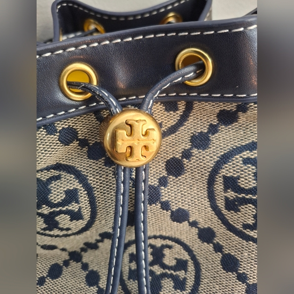 Tory Burch Monogram Bucket Bag  Great Condition - Picture 2 of 8